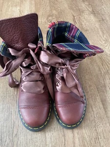 Doc Martens Boots Gr. 38 rot Karo Schnürstiefel neu - Bild 1 von 18