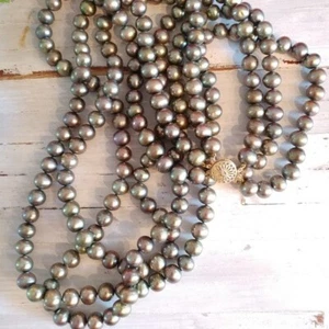 Stunning Imperial World IWI 14K Yellow Gold Triple Strand Green Pearl Necklace - Picture 1 of 8