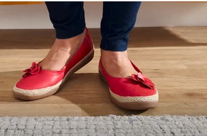 Zapatos Planos Balet CLARKS Elaina Jade Rojo Cereza Cuero Acento Flor Nuevos con Etiquetas Talla 12W - Imagen 1 de 10