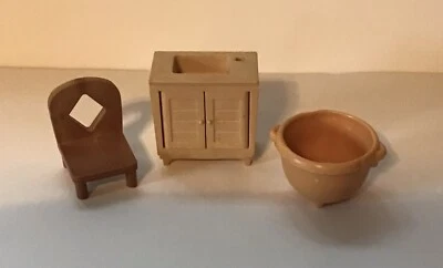 Lote antigo de móveis para casa de bonecas Tomy casas menores cozinha banheiro - Imagem 1 de 4