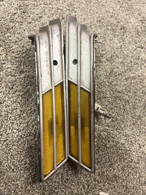 Par de señales de estacionamiento/giro delanteras Chrysler Conquest TSI Mitsubishi Starion 1983-1989 Foto 1 de 4