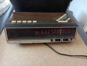 LLoyds FM/AM Electric Clock Radio - Picture 1 of 7