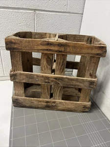 VINTAGE TIMBER BOTTLE CRATE SHIPPING WOODEN OIL FLAGON GALLON CAFE MANCAVE - Picture 1 of 8