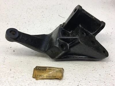 NOS OEM 1983-1986 Nissan Pulsar NX & Sentra Engine Mounting Bracket 11231-03A02 - Image 1 of 4