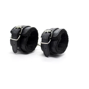 MANETTE SEXY PELUCHE REGOLABILI IN PELLE NERA CON CATENA E CINGHIETTA - Foto 1 di 3