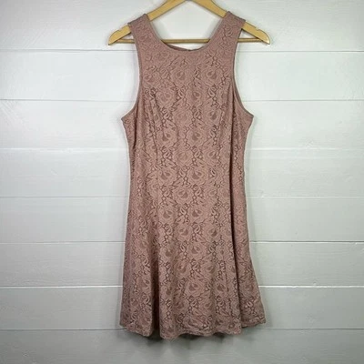 Vestido SPEECHLESS blush rosa renda sem mangas amarração nas costas comprimento do joelho bolsos tamanho XL - Imagem 1 de 4