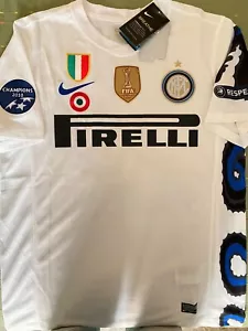 Maglia Inter Milito Tg. XL anno 2010-2011 con tutte le patch Triplete, nuova - Foto 1 di 7