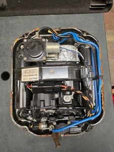 BOMBA COMPRESORA SUSPENSIÓN NEUMÁTICA RANGE ROVER VOGUE L322 3.6 TDV8 6H42-3B484-HB - Imagen 1 de 3