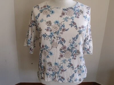 BKE BOUTIQUE LADIES TOP SZ. M - IVORY & MULTI FLORAL - Image 1 of 4