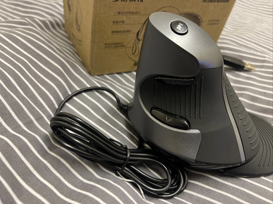 Delux M618 Ergonomic Wired Vertical Optical Mouse - Image 1 of 4