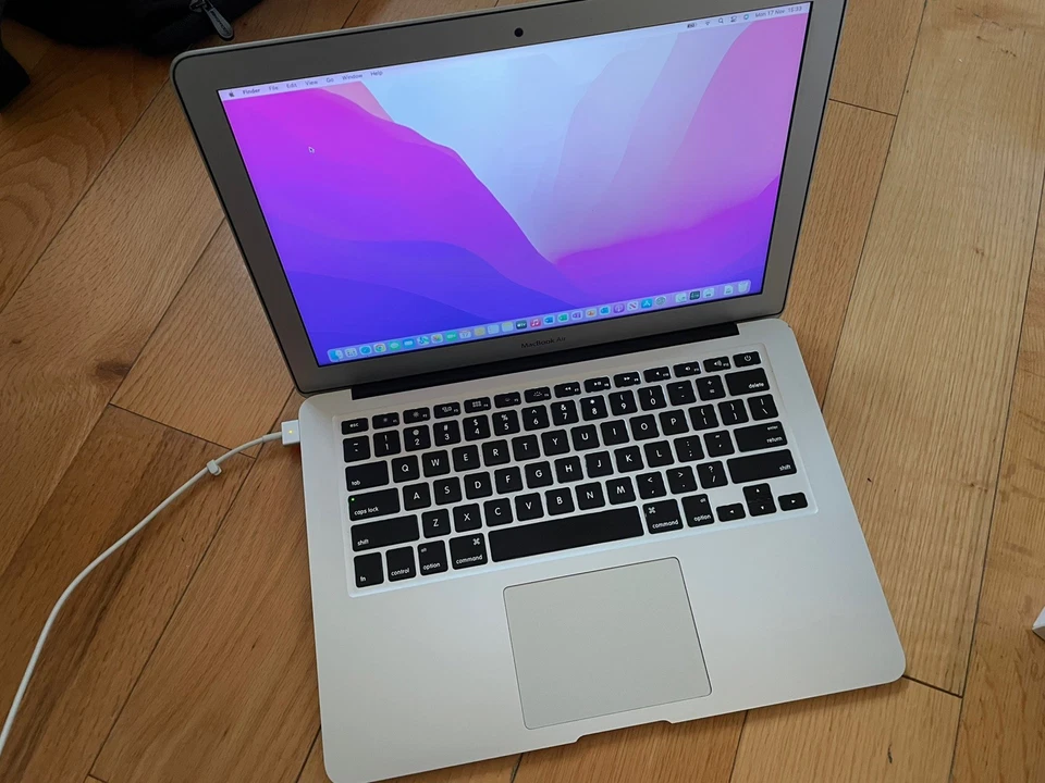 Apple MacBook Air 13" i5, 512gb SSD, 8gb Ram, Intel Core, 86% Battery, Grade B - Image 1 of 4