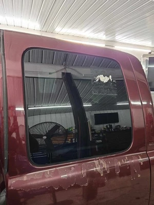 Used Rear Left Door Glass Rear fits: 2002 Chevrolet Silverado 1500 pickup classi Foto 1 de 4