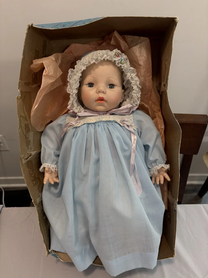 Madame Alexander Victoria Baby Doll #5756 Vintage 1970s. One Owner - Image 1 of 4