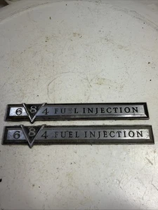 CADILLAC FLEETWOOD DEVILLE BROUGHAM V8 EMBLEM - PAAR - ORIGINAL - USA - Bild 1 von 9