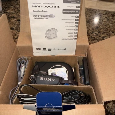 Cámara práctica Sony Carl Zeiss DCR-DVD308 + cargador remoto cables de batería tarjeta y disco  Foto 1 de 4