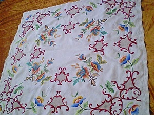 Stylish Vintage multi-colored hand-embroidered tablecloth - Picture 1 of 8