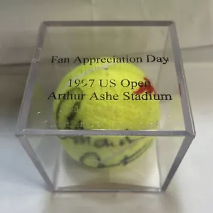 Arthur Ashe Stadium 1997 Fan Appreciation Day signed Autogramm Ball im Etui B00 - Bild 1 von 6
