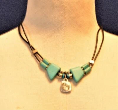 Vintage Tonalità Argento Finto Turchese Ciondolo Doppio Pelle Corda 16 " Collana - Immagine 1 di 2