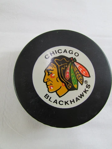 VINTAGE Chicago Blackhawks Official NHL Indian Logo HOCKEY PUCK InGlasCo CANADA Cover