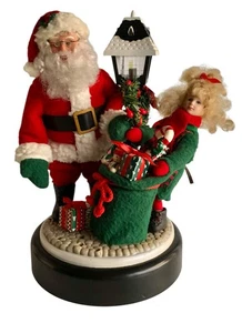 De colección 1997 Holiday Creations Escena de Navidad Papá Noel y Niña Decoración Musical - Imagen 1 de 7