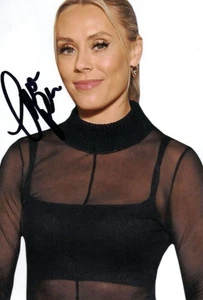 DARTS PRESENTER: EMMA PATON SIGNED 6x4 SEXY PORTRAIT PHOTO+COA **PROOF** - Picture 1 of 2