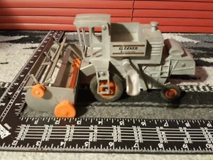 Ertl Allis Chalmers Gleaner Combine 1/32 Diecast Farm Implement Replica... - Picture 1 of 8