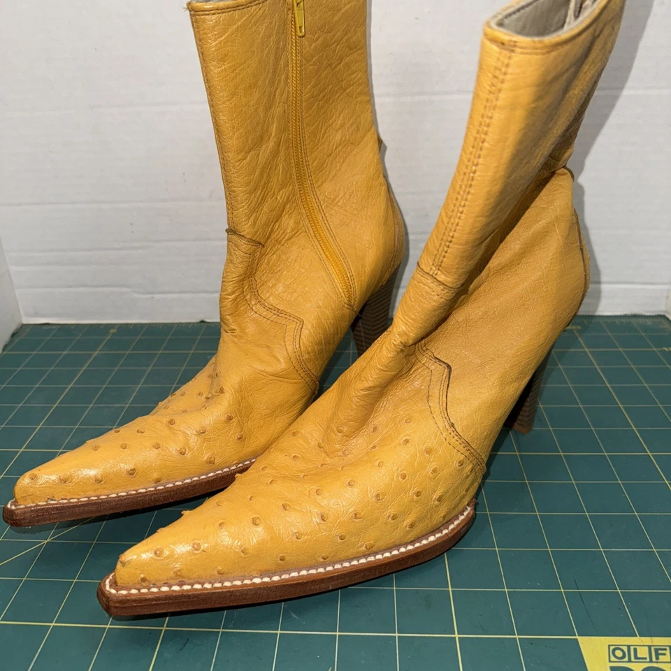 Botines Crema Pluma Completa Cuero Avestruz Punta Punta Tacón Mujer Talla 6 Foto 1 de 4