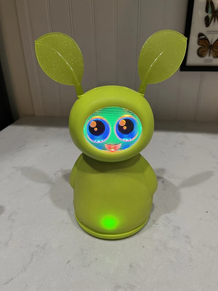 FIJIT FRIENDS GREEN Serafina Interactive Robot Toy 2010 Dances Talks Jokes WORKS - Image 1 of 4