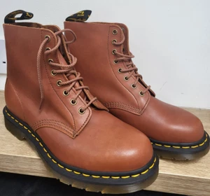Dr. MARTENS 1460 PASCAL AMBASSADOR LEATHER BOOTS, SADDLE TAN, SIZE 8 UK EU 42. - Imagen 1 de 9