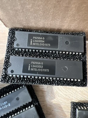 P8255A D8243HC D8253C D8228 D8251 M2716 D80C39 D87C49 4100 4200 LM741 CNY17 DRAM - Bild 1 von 4