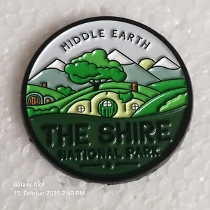 TOLKIEN HERR DER RINGE LORD OF THE RINGS Pin Anstecker SHIRE NATIONAL PARK rar - Bild 1 von 2