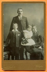 Glasgow, Scotland, Portrait of a Family, by Mitchell, circa 1900s - Picture 1 of 2