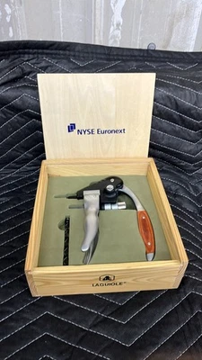 Caja de madera abridor de vino con palanca Laguiole Foto 1 de 3