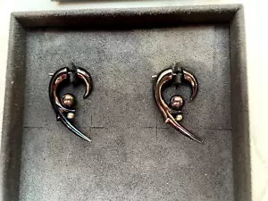 Shaun Leane Hooked Pearl Earrings Black Rhodium & Black Pearl - Picture 1 of 7