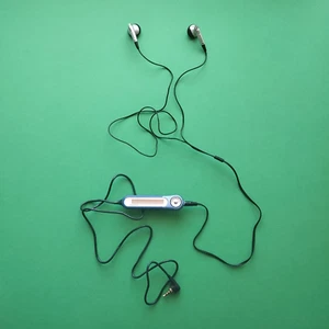 Panasonic Remote Controller For Player MD Jack 3.5 Used Blue and Silver Earphone - Picture 1 of 10