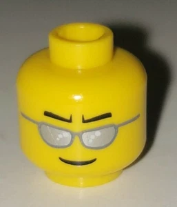 Cabeza de minifigura pieza LEGO con gafas de sol plateadas negras onduladas cejas sonrisa - Imagen 1 de 7