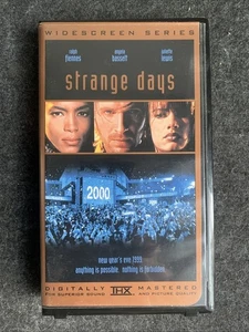Strange Days (VHS, 1997) : Clamshell Edition : Angela Bassett : VG+C - Imagen 1 de 3