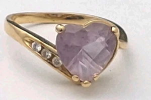 Anillo de oro amarillo de 14K con detalles de diamantes y amatista en forma de corazón tamaño - 4,5 - 2 gramos - Imagen 1 de 5