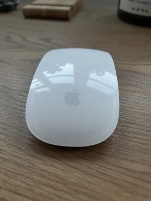 Apple Magic Mouse 2 - Weiß (A1657) - Bild 1 von 4