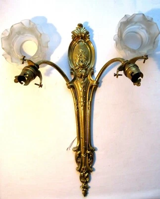 EXCELENTE Lámpara de Pared Doble Bronce Estilo Luis XVI + 2 Rosas en Cristal, Napoleón III Foto 1 de 4