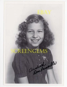 Foto firmada niño "El Mago de Oz" Munchkin Ardith Dondanville 5x7 RARA - Imagen 1 de 3