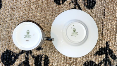 VINTAGE 1950S WEDGWOOD HALFORD XÍCARA DE CAFÉ EXPRESSO E PIRES OSSO PORCELANA INGLATERRA PLATINA - Imagem 1 de 4