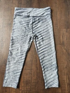 Under Armor Women's Compression Crop Leggings Size S - Picture 1 of 4