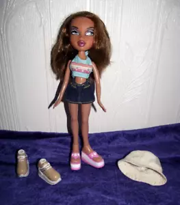 Bratz Beach Party Yasmin Doll, Clothes and Accessories 1st Edition 2001 - Picture 1 of 2