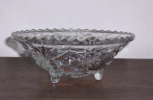 Cuenco de vidrio prensado vintage - 3 patas - tapa con borde ondulado - aspecto cortado con estrellas - Imagen 1 de 5