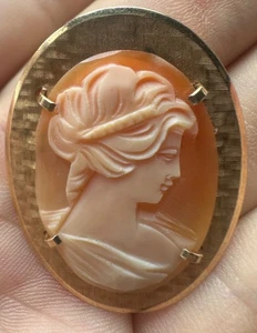 Broche camafeo vintage colgante concha profundamente tallada, Krementz, metal lleno de oro - Imagen 1 de 11