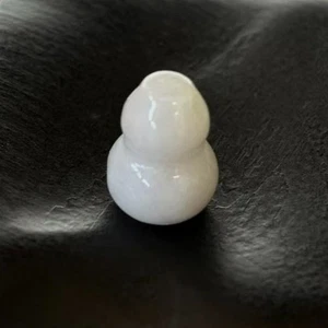 Vintage Burmese Green Jade Pendant Carved Calabash Charm 2.2 gram Free Necklace - Picture 1 of 4