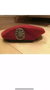 Original Bundeswehr Barett rot mit original Barettabzeichen Feldjäger komplett - Bild 1 von 1