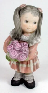 Girl Holding a Bouquet of Flowers Pretty As A Picture Figurine New 472417 - Picture 1 of 1