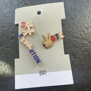 Nuevo con etiquetas BP. Nordstrom ""Vote"" BP Pins Revolution color dorado excelente estado - Imagen 1 de 4